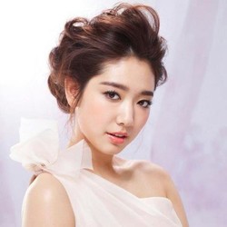 Pria-pria Tampan di Kehidupan Park Shin Hye