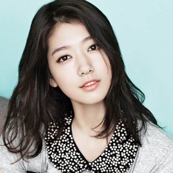 Sosok Lee Min Ho di Mata Park Shin Hye