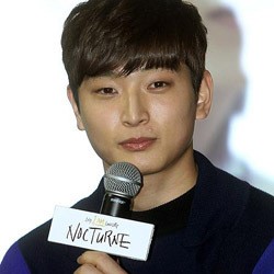Patah Kaki, Jinwoon 2AM Rekaman Album Baru Sambil Duduk