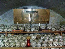 Hiii! Ada Gereja Tengkorak di Austria