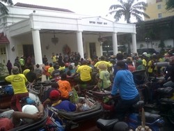 Tolak Razia, Ratusan Pengemudi Bentor Geruduk DPRD Yogya