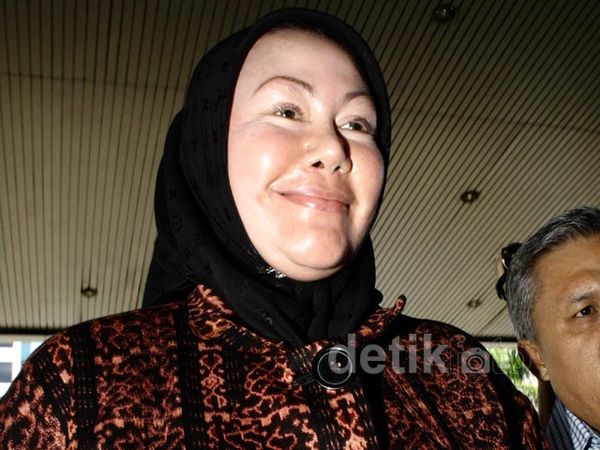 Atut Diperiksa Terkait Dugaan Korupsi Alkes Banten