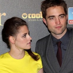 Akan Nikahi Kristen Stewart, Robert Pattinson Tunggu Restu Keluarga