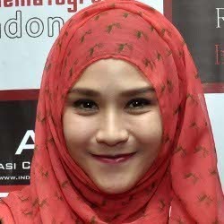 Zaskia Mecca Ingin Bulan Madu Keliling Dunia pada 2015