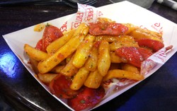 Friet & Fries: Ngemil Bon Bon Fries Bersiram Saus Manis Pedas Sambil Bersantai