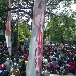 Seribuan Buruh Kembali Datangi Balkot, Jalanan Macet