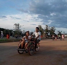 Taman Waduk Pluit Ramai Dikunjungi, Berkah Bagi Becak Mini