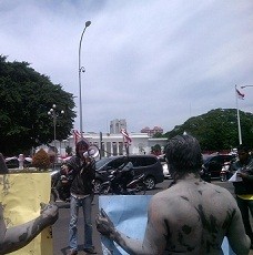 Warga Sidoarjo Diusir Saat Demo di Istana