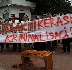 Minta dr Ayu Dibebaskan, Ratusan Dokter Demo di Kantor IDI Jakarta