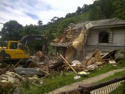 21 Vila dan Rumah di Puncak Dibongkar karena Tak Miliki IMB