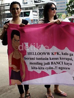 Duka Waria, dari Masalah KTP, Toilet sampai Kuburan Pun Repot