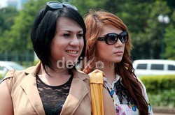  Mami Yuli: Jokowi Perhatian ke Waria