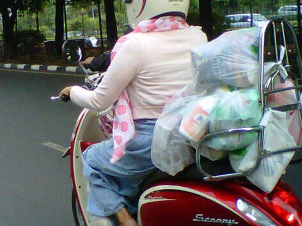 Gaya Ibu Muda Belanja Bulanan