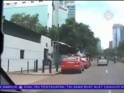 Klakson 3 Kali Depan Kedubes Australia