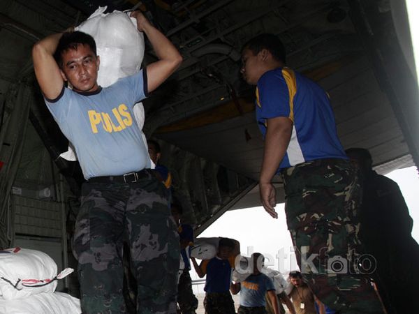 Bantuan Terus Mengalir ke Kota Tacloban