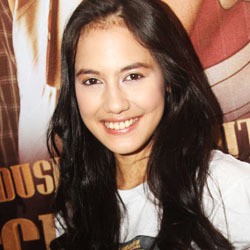 Ditanya Soal Al, Pevita Pearce Gugup