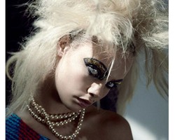 Hii... Wajah Cara Delevingne Dicoret-coret Jadi Badut