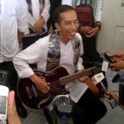Gitar Bas Metallica Milik Jokowi Jadi Milik Negara