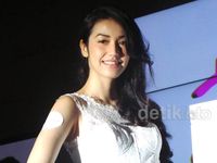 Velove Vexia Cantik Bergaun Putih