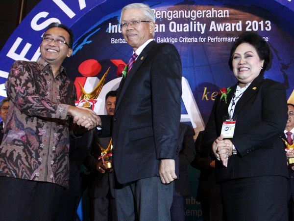 Penyerahan Penghargaan Indonesia Quality Award