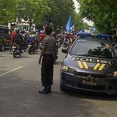 2.440 Polisi Amankan Demo Buruh di Grahadi dan Kantor Gubernur