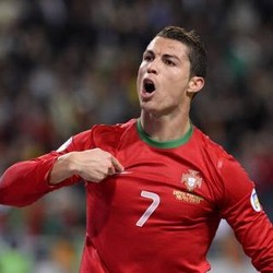 Dipanasi Soal Messi, Ronaldo Malah Hat-trick dan Bikin Rekor