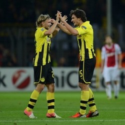 Hummels dan Schmelzer Diragukan Tampil Hadapi Bayern