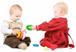 Mainan Pengasah Kreativitas untuk Bayi 0-2 Tahun