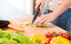 Makan Siang dengan Menu Gado-gado dan Gulai Daun Singkong 500 Kalori