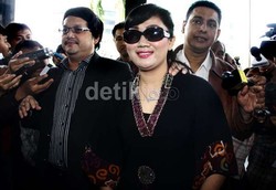  Usai Diperiksa, Biduanita Rya Fitria Sempat Bersenandung Depan KPK