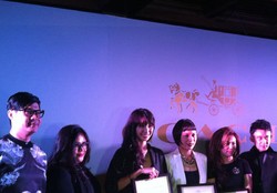 Nicoline Patricia dan 9 Seniman Kreatif Desain Tas Coach untuk Amal