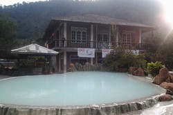 Nikmatnya Berendam Air Panas di Berastagi