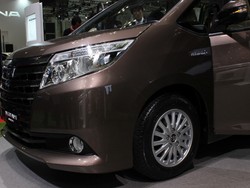 2 Mobil Kotak Toyota