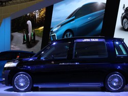 Taksi Berbahan Bakar Gas ala Toyota 