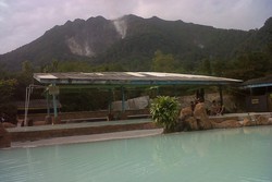 Wah... Enaknya Berendam Air Panas di Berastagi