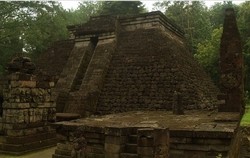  Mitos Tes Keperawanan di Candi Sukuh
