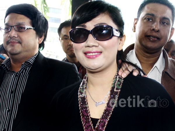 Pedangdut Rya Fitria Diperiksa KPK