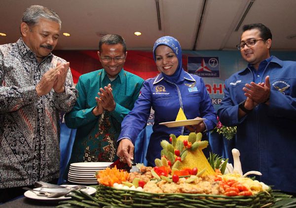 Fraksi Demokrat Rayakan Ultah Fraksi Demokrat Rayakan Ultah