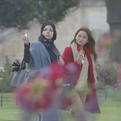 Dewi Sandra Belajar Sejarah Islam dari Film 99 Cahaya di Langit Eropa