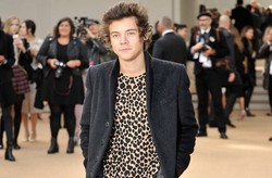 Kaos Burberry Bekas Milik Personel One Direction Dilelang, Terjual Rp 56 Jutaan