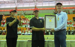 Pizza Hut Pecahkan Rekor Pizza Sepanjang 250 Meter Bersama 400 Anak