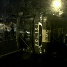 Polisi Selidiki Penyebab Bus Polda Jatim Terguling di Wonokromo