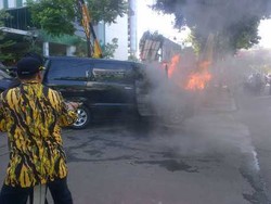 Alphard Terbakar di Hotel JS Luwansa Milik Pengurus Golkar