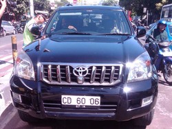 Ini Toyota Prado Kedubes Asing yang Masuk Busway dan Disemprit Polisi