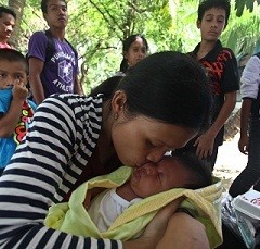 Kisah Marria dan Bayinya Selamat dari Amukan Topan Haiyan