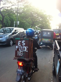  U-Turn Jauh, Pemotor di Jl Suprapto Lawan Arus 