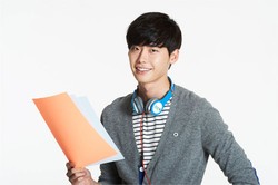 Lee Jong Suk Donasikan Suaranya Untuk Membuat Buku Audio Untuk Kaum Tunanetra