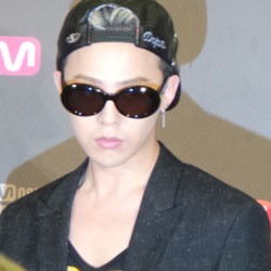 Kolaborasi dengan Justin Bieber, G-Dragon Siapkan Kejutan Tahun Depan