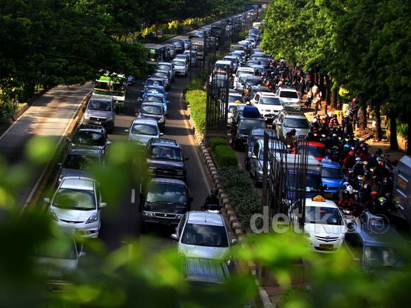 Demo di Kedubes Australia Macetkan Lalu Lintas