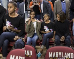 Sweater Motif Unicorn, Gaya Busana Putri Obama yang Jadi Tren